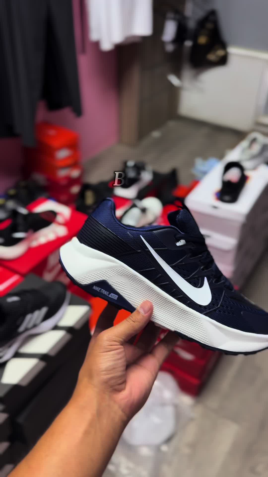 @Nike vs Adidas ✔️