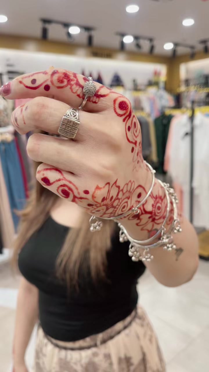 @Maham Mughal👑