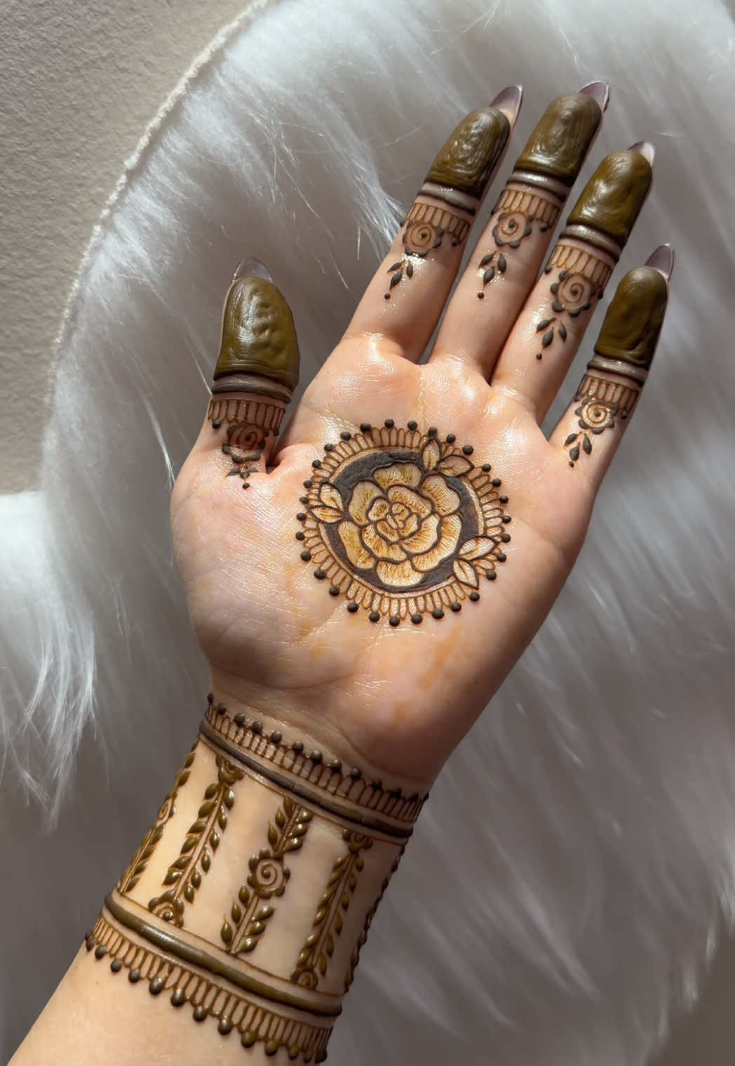 @charmsofmehandi