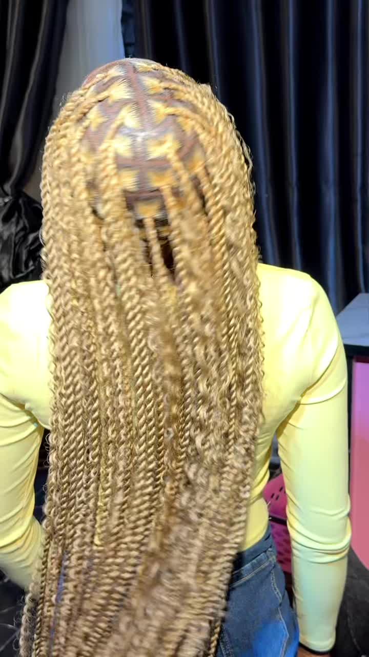 @HAIRSTYLIST IN OYO