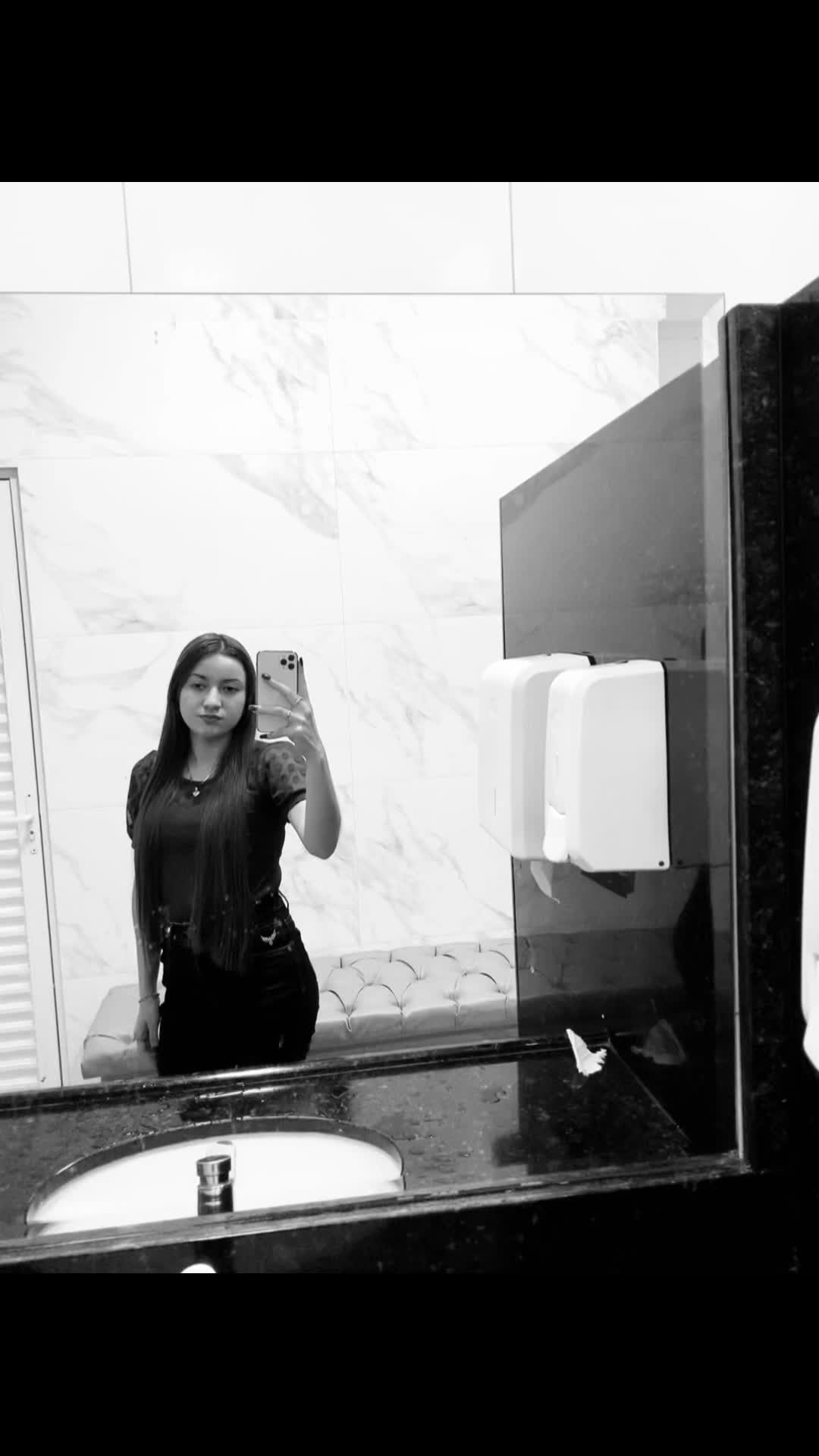 @Larih✨