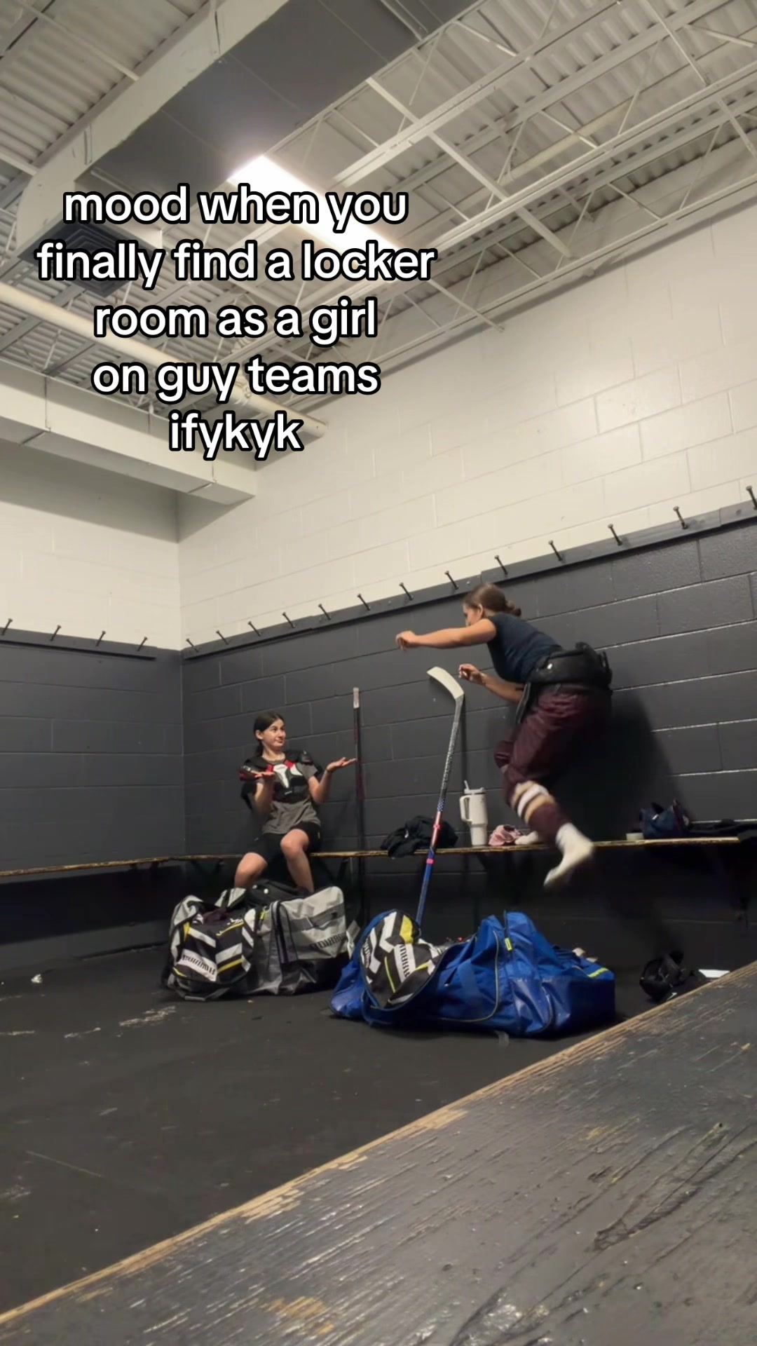 @???