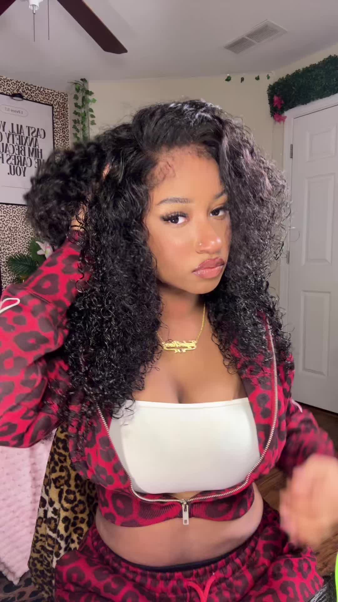 @￶
