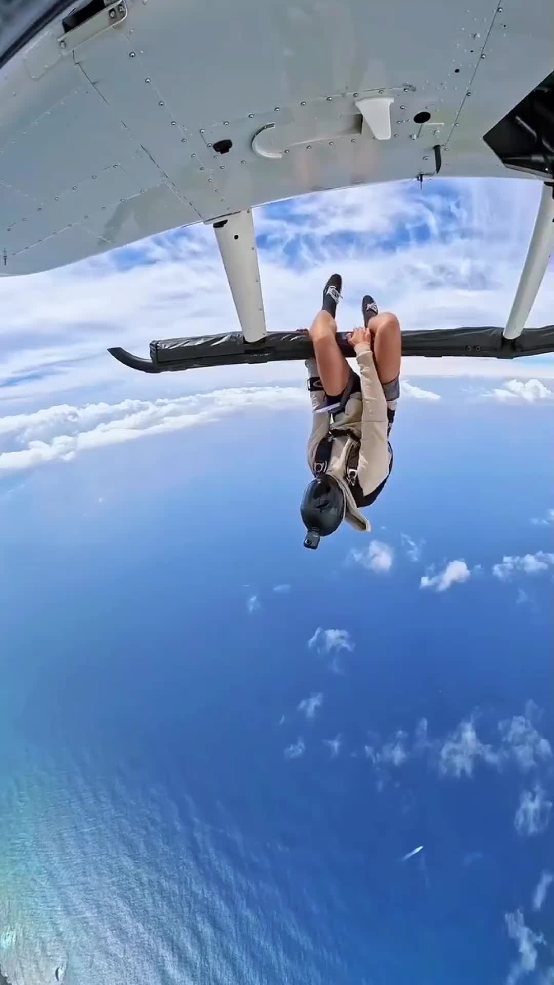 @SKY DIVING 🤿