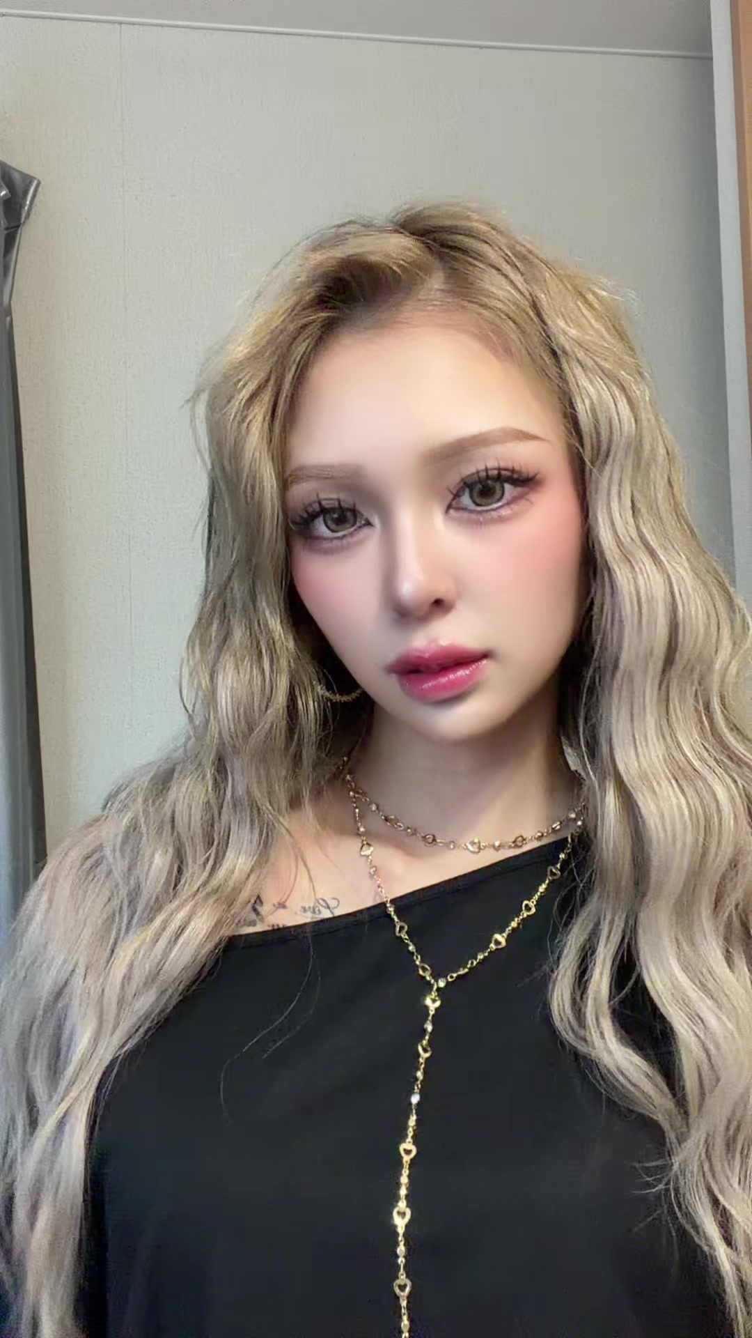@マユ