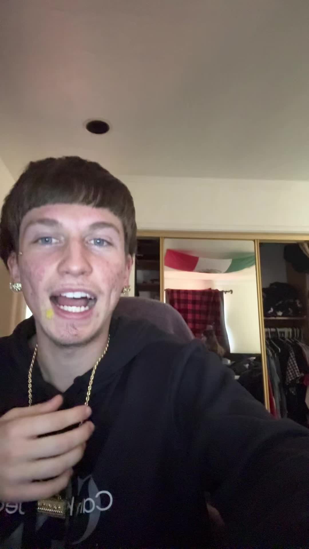 @Twochaines