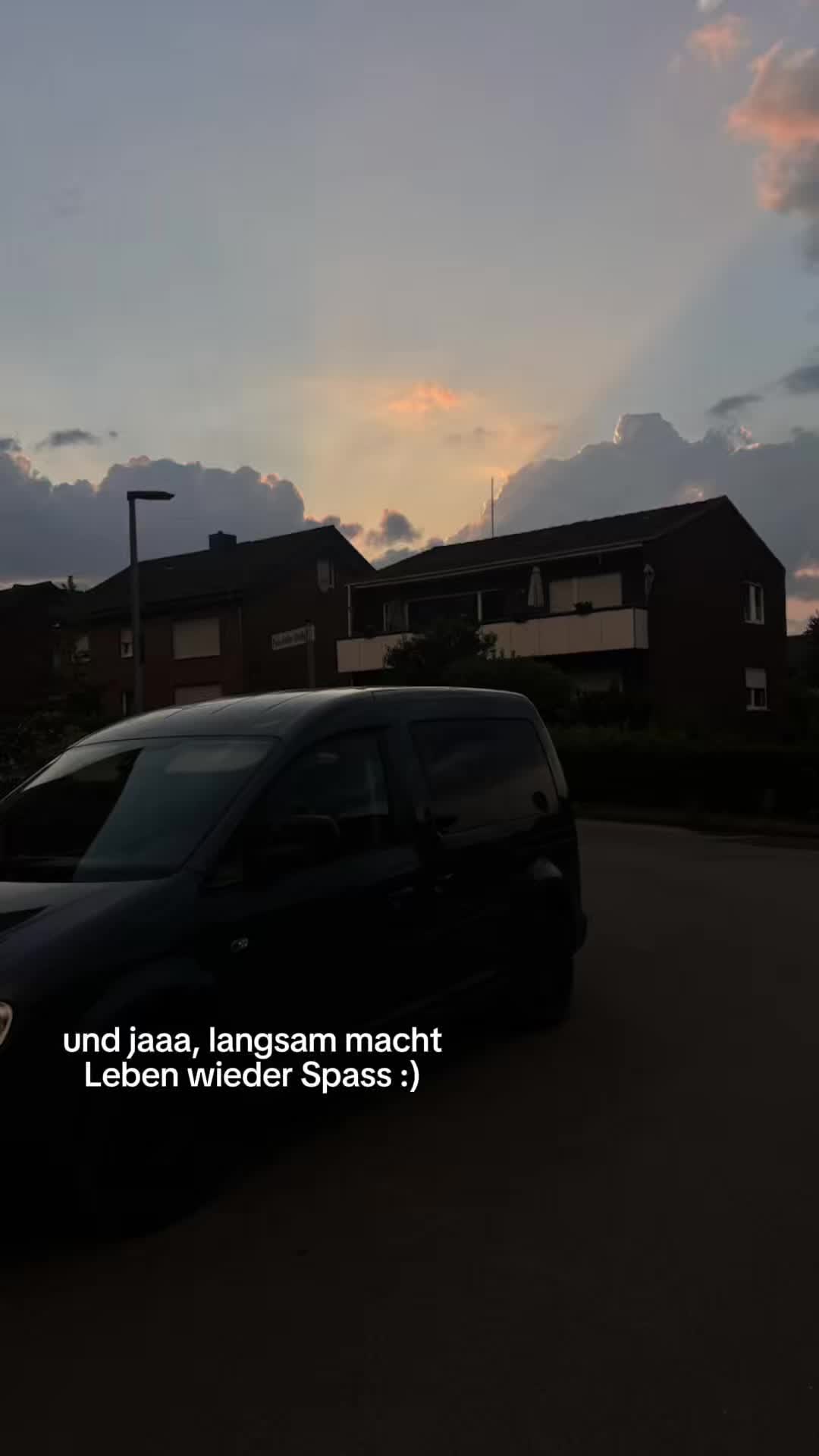 @Lia…