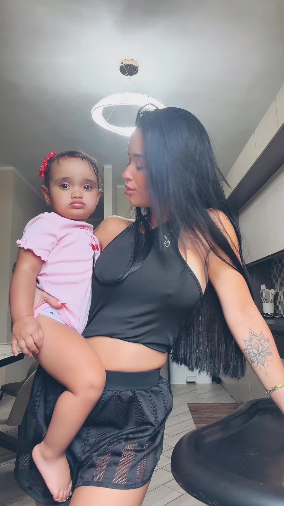 @tonyesara