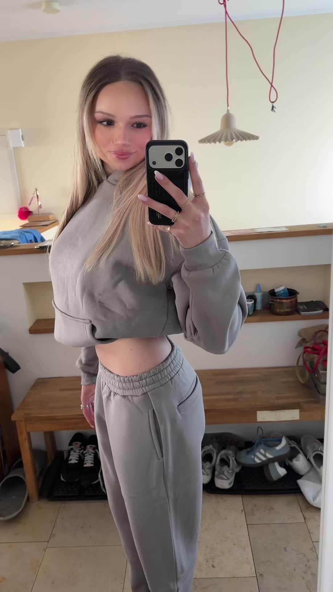 @isabella
