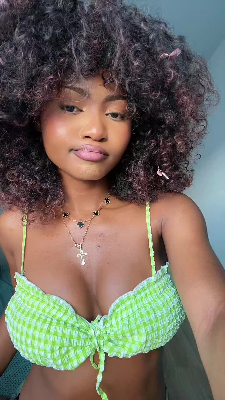 @It’s Julie🇨🇲🇷🇺