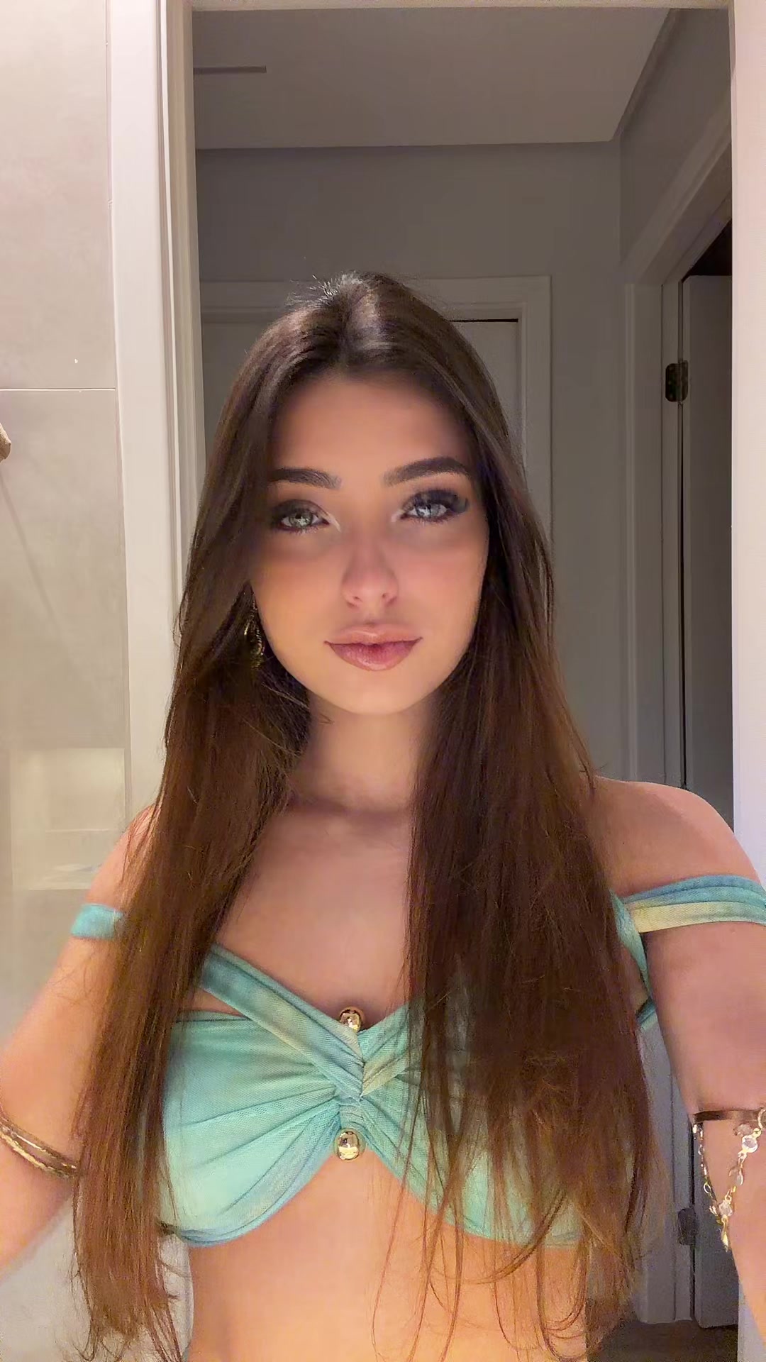 @viclives