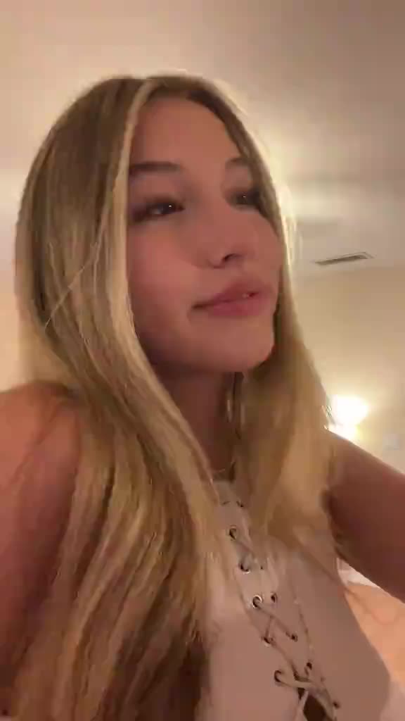 @Ava (Link In Bio 😘)