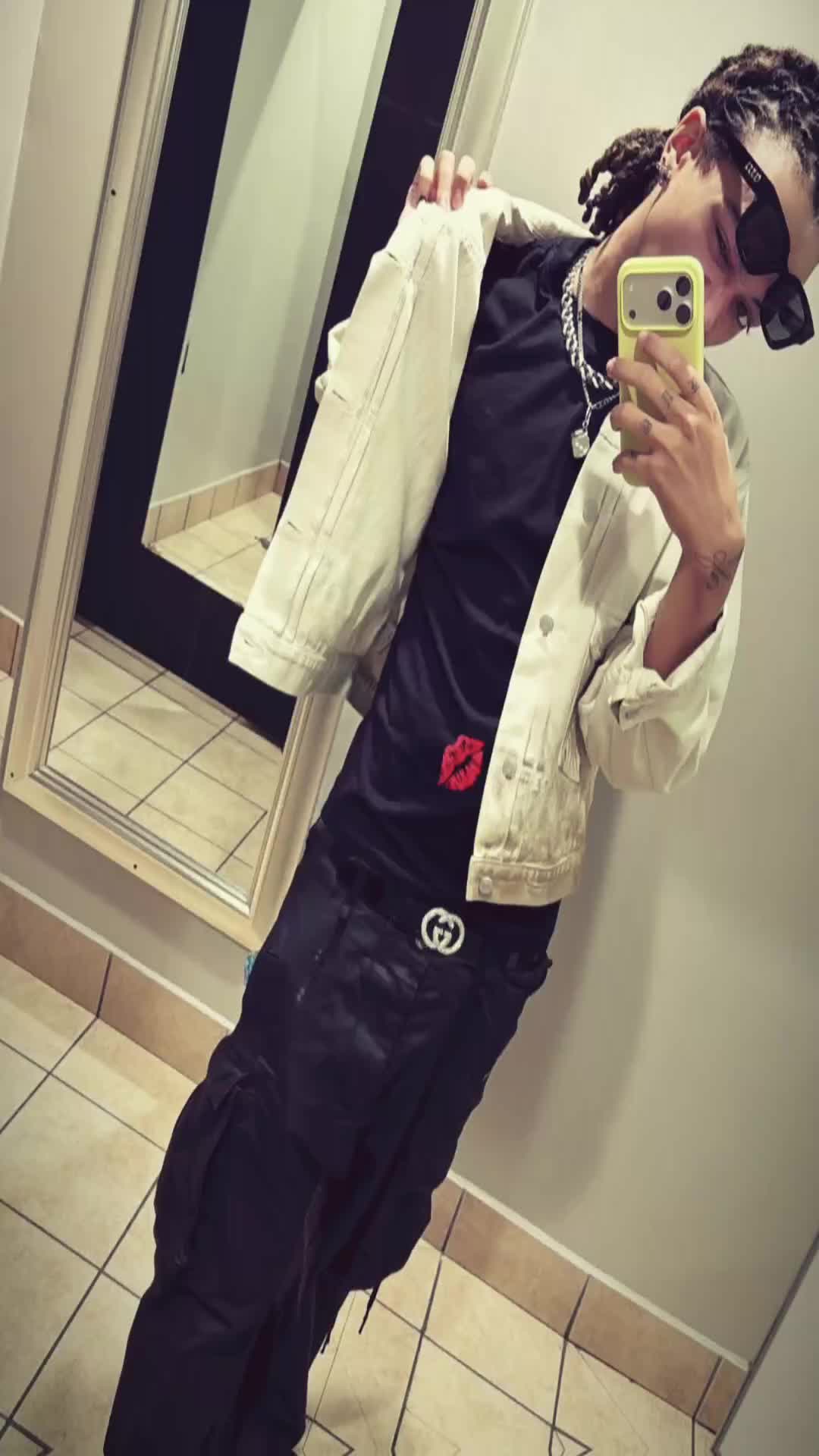 @️