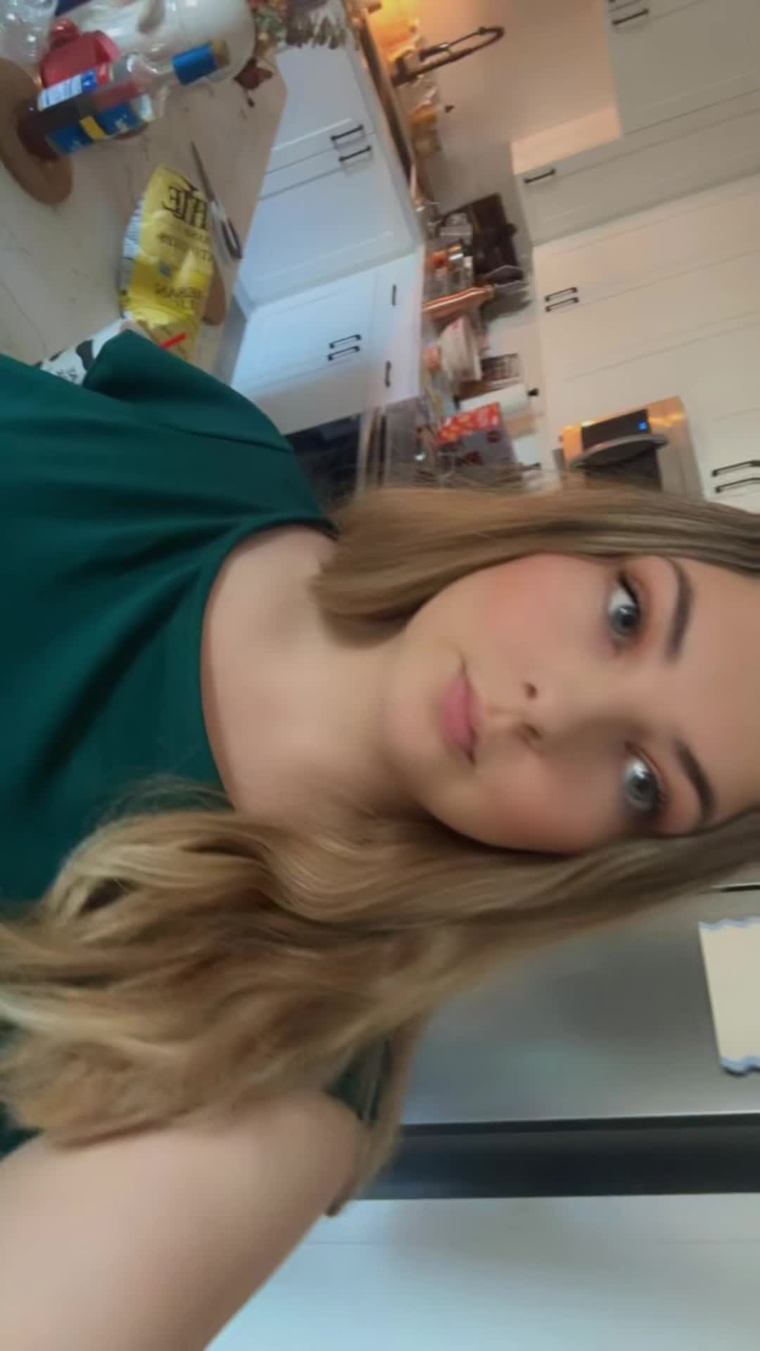 @CourtneyC23_