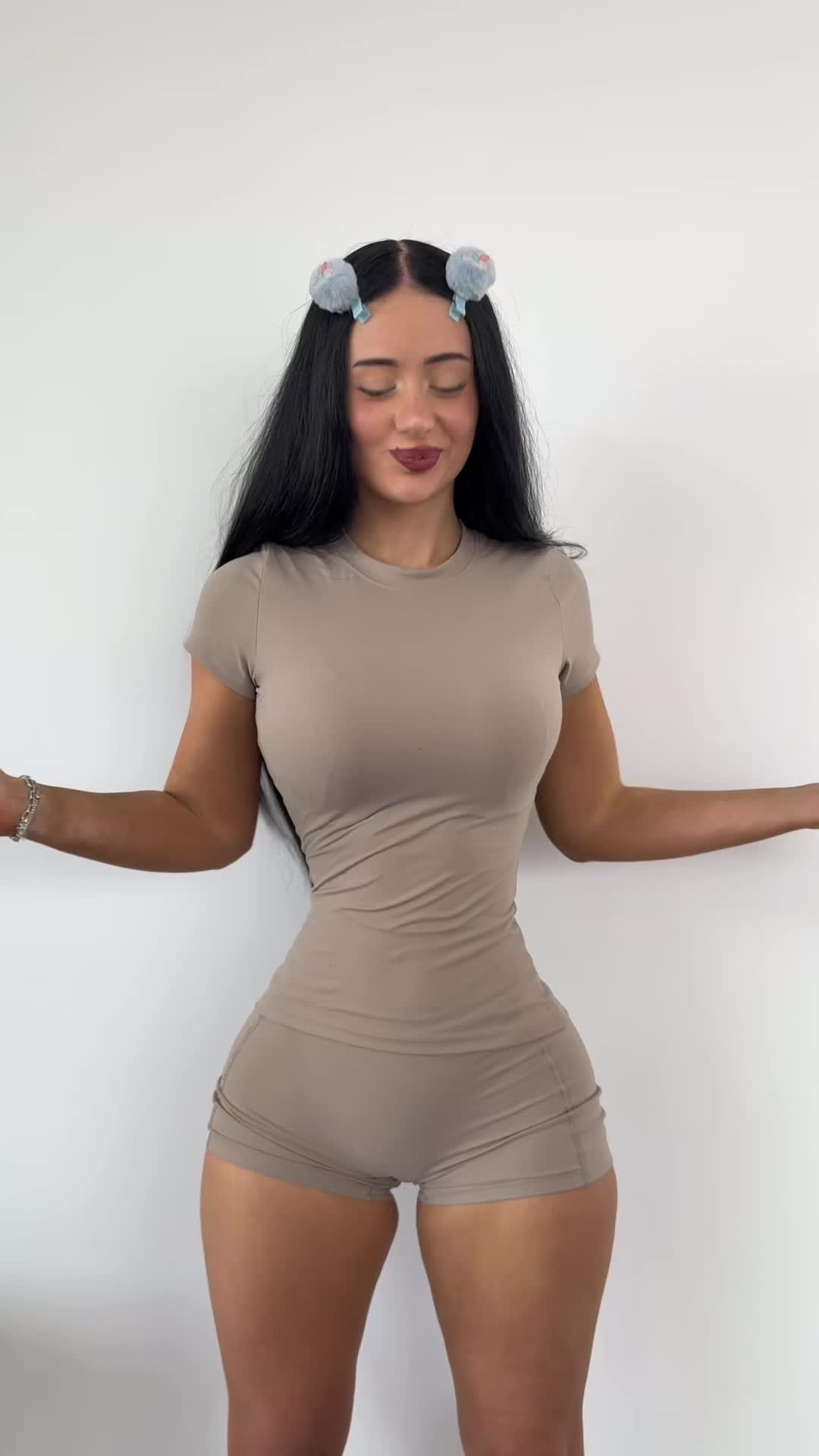 @lillyabellaa
