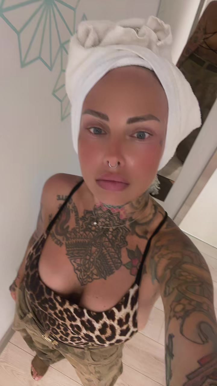 @whoisaphrodita