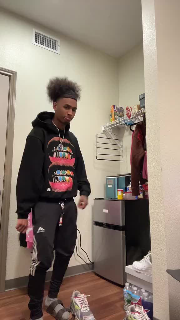 @FamousJayy🕴🏼.
