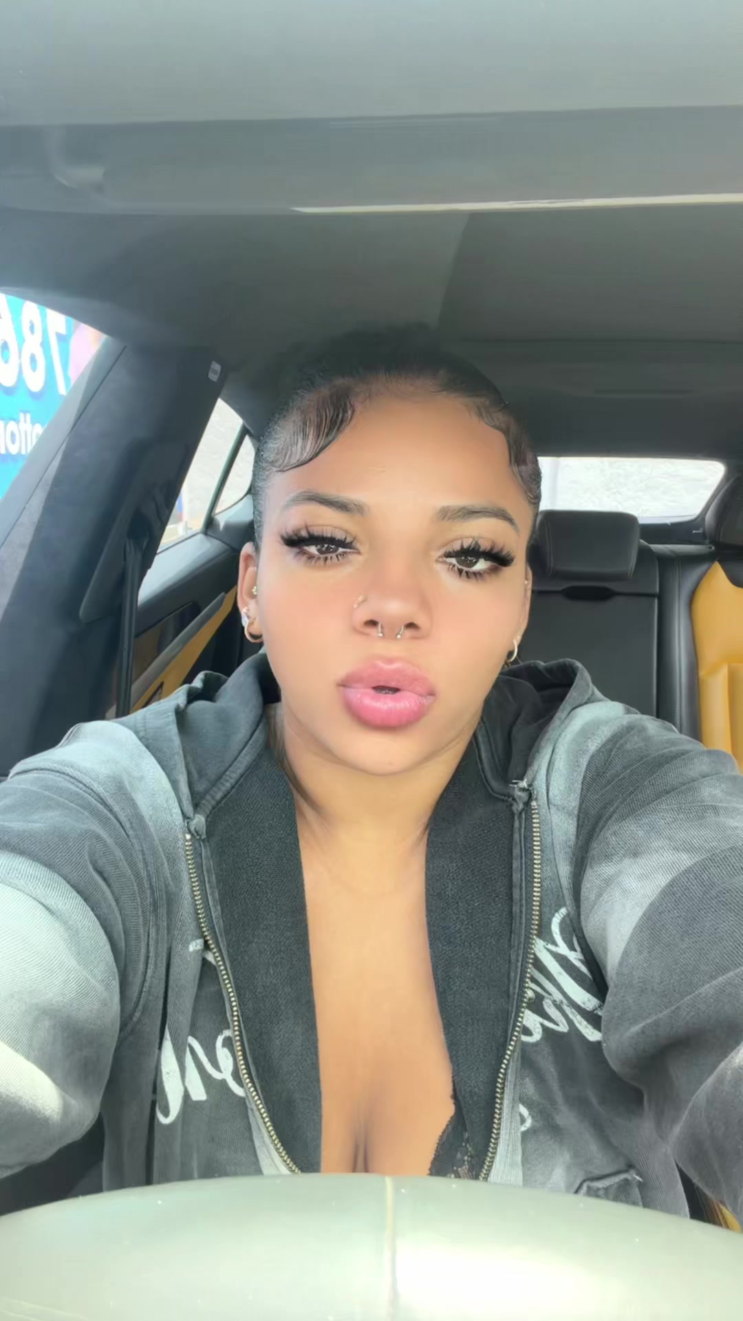 @MIKAYLA SARAVIA