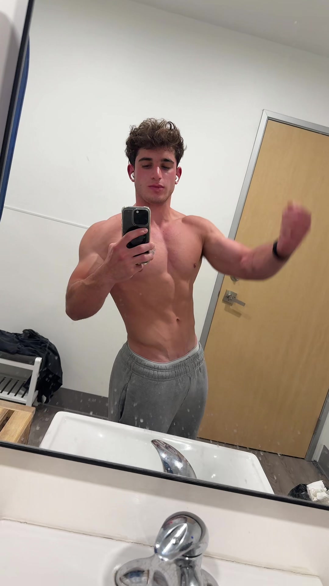 @ommy