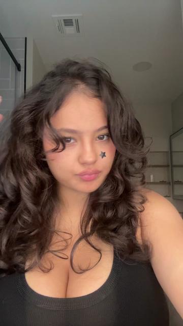 @Rosealie 𖣂
