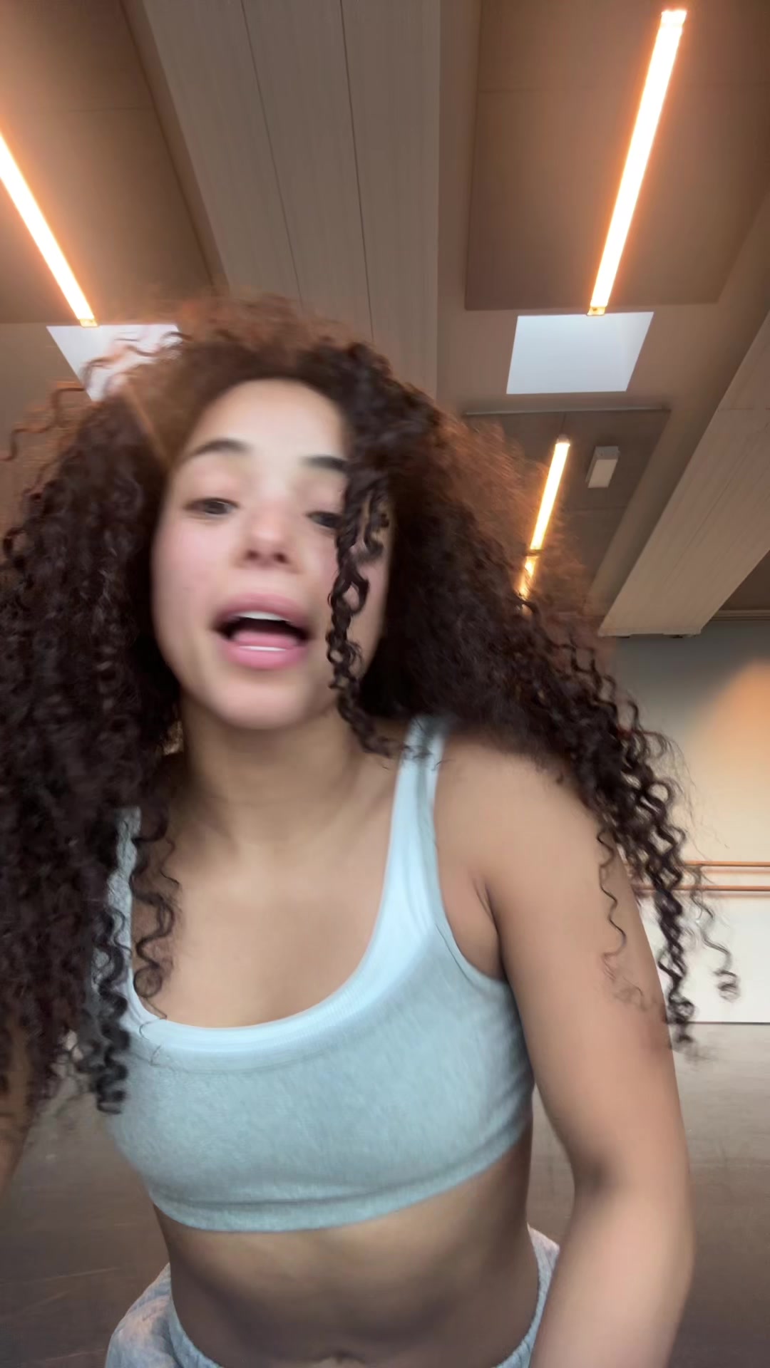 @A&iuml;sha Vis