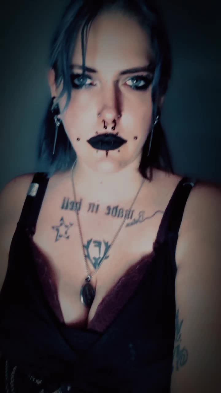 @⛧𝗚𝗼𝘁𝗵𝗶𝗰_𝗥𝗮𝘃𝗲𝗻⛧🐦&zwj;⬛