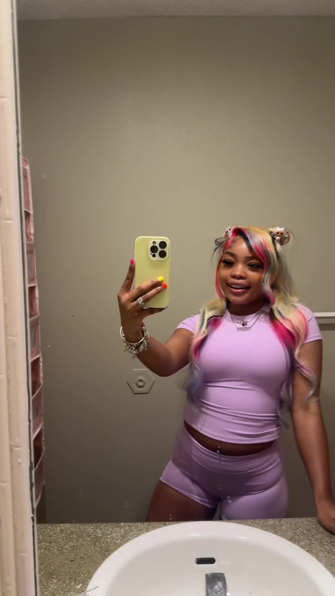 @knicolethed0ll