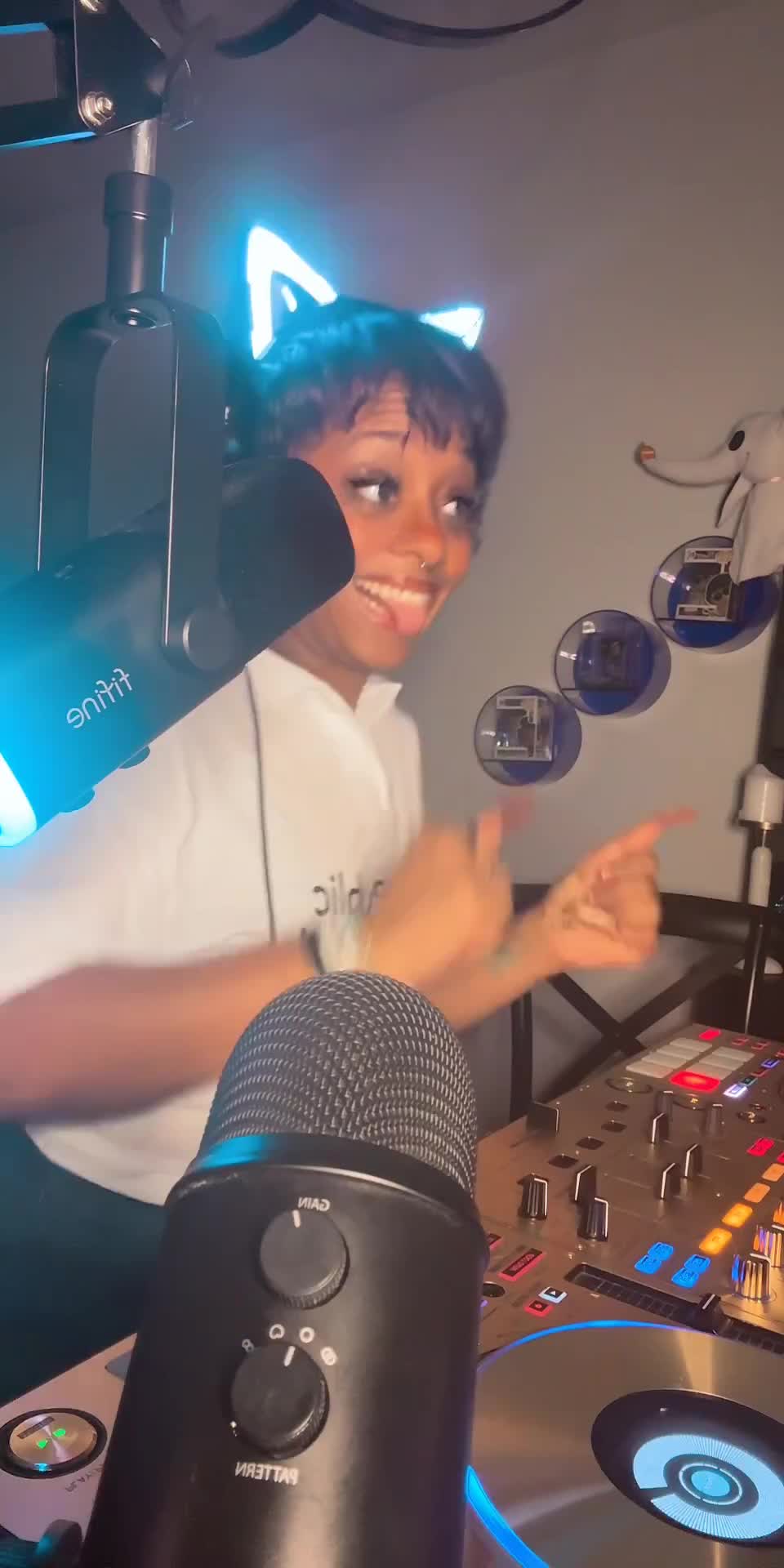@Ash10 the DeeJay