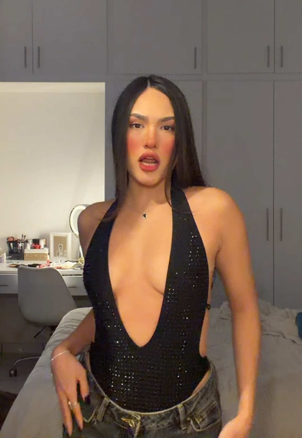 @nicolehertor