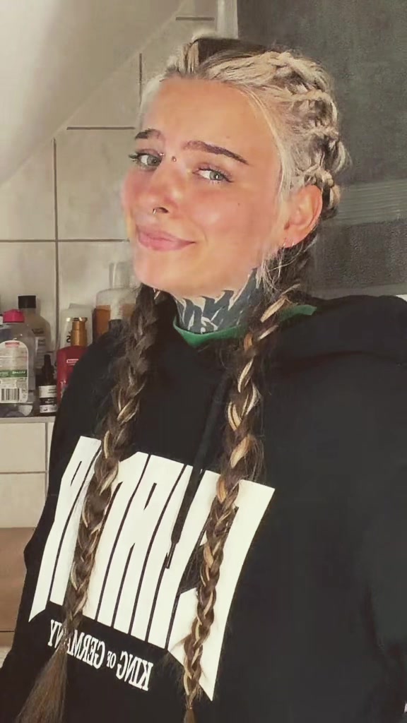 @𝕮𝖍𝖆𝖓𝖙𝖎
