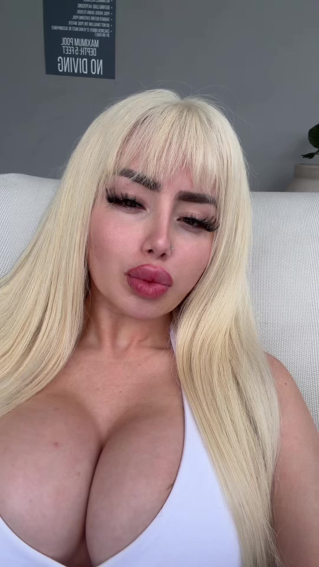 @Luna