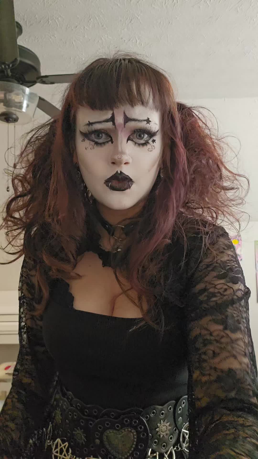 @JustJonnika🦇🐈⬛️🖤