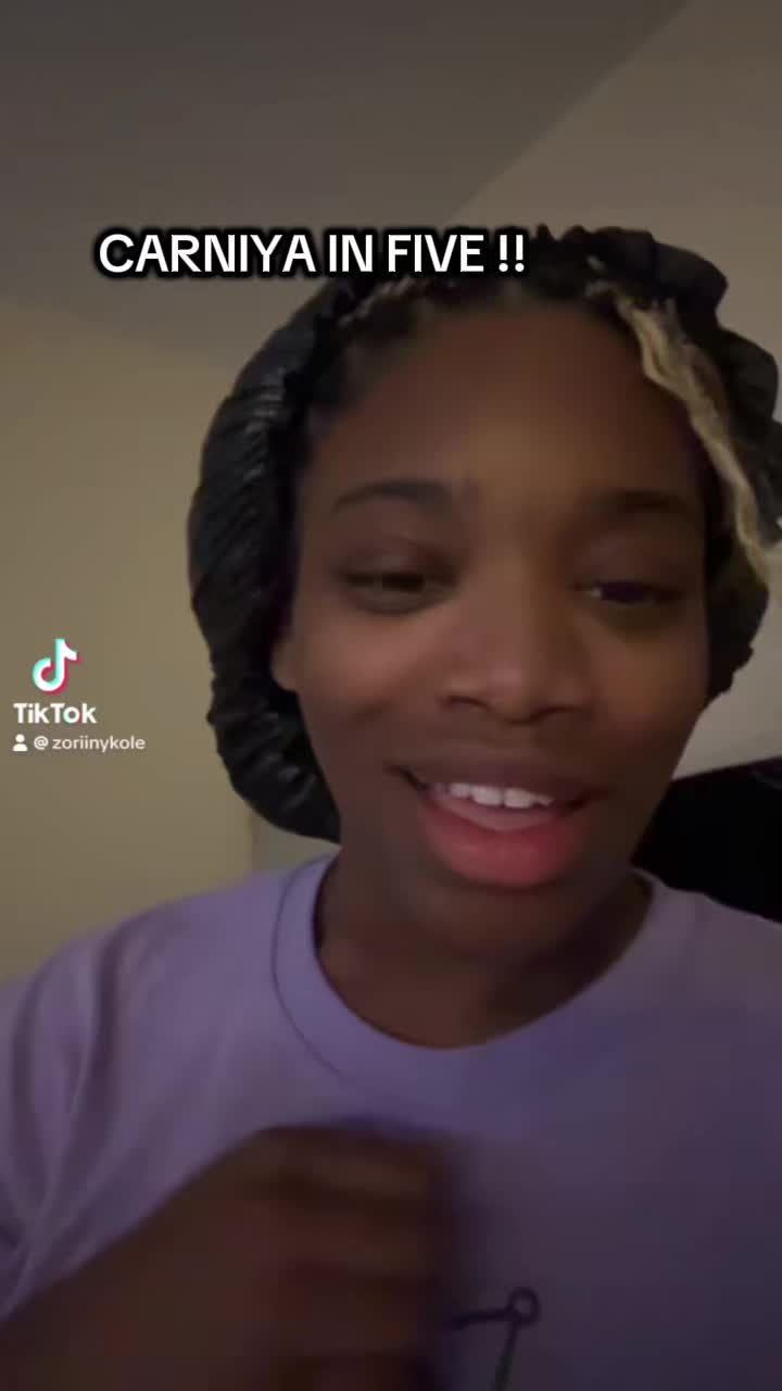 @zoriitheblonde