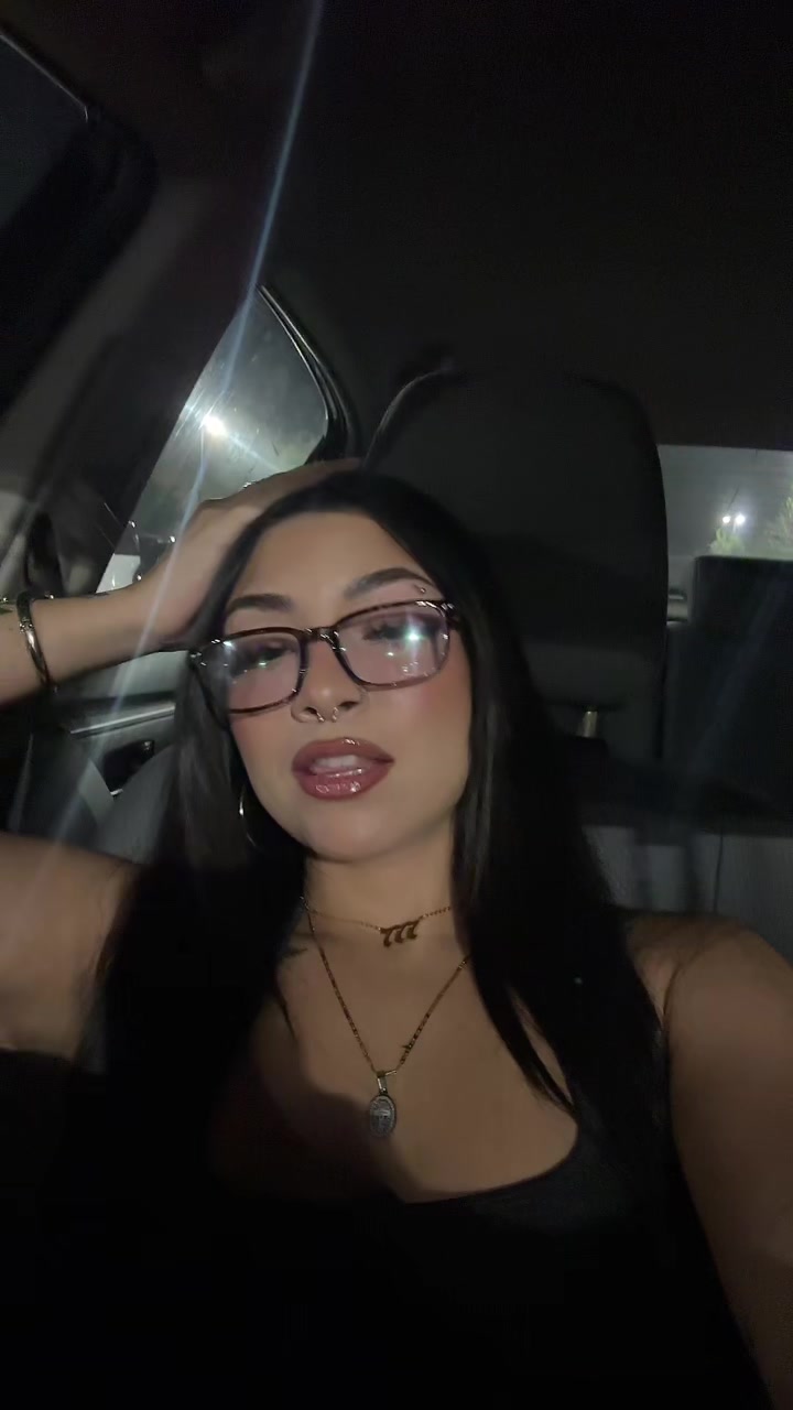 @idklani777