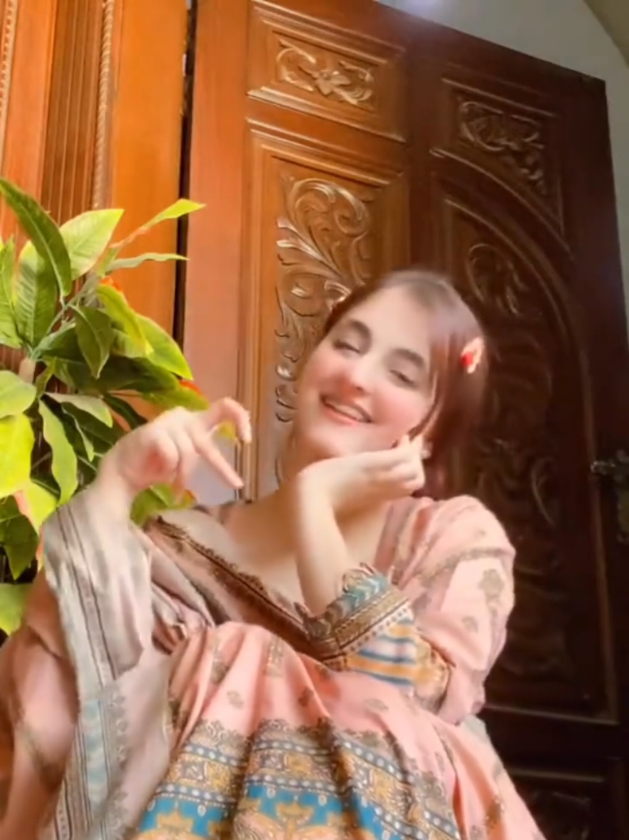 @Sara khan 💔