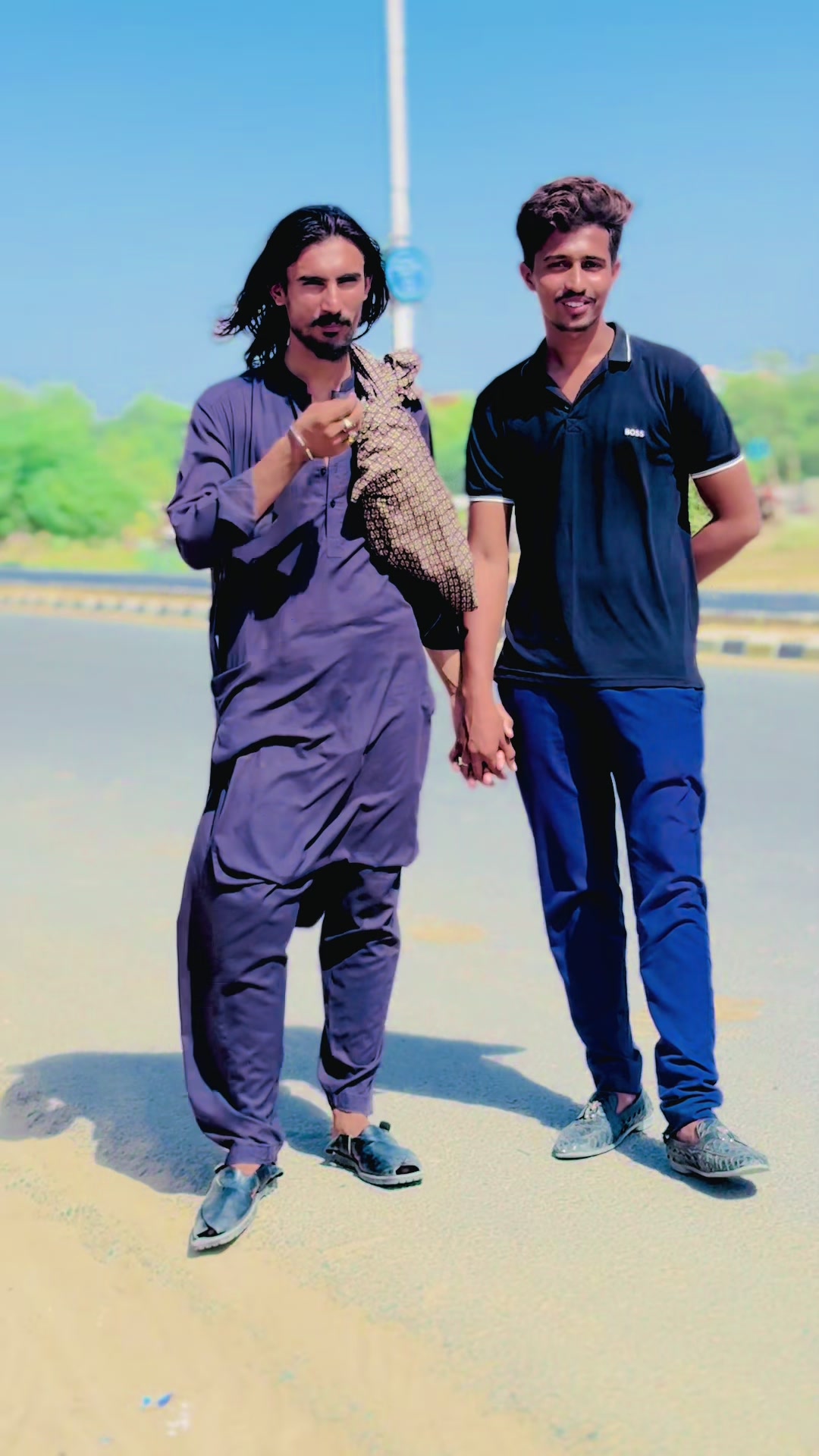 @آصغر سندھو 87 آلَہ