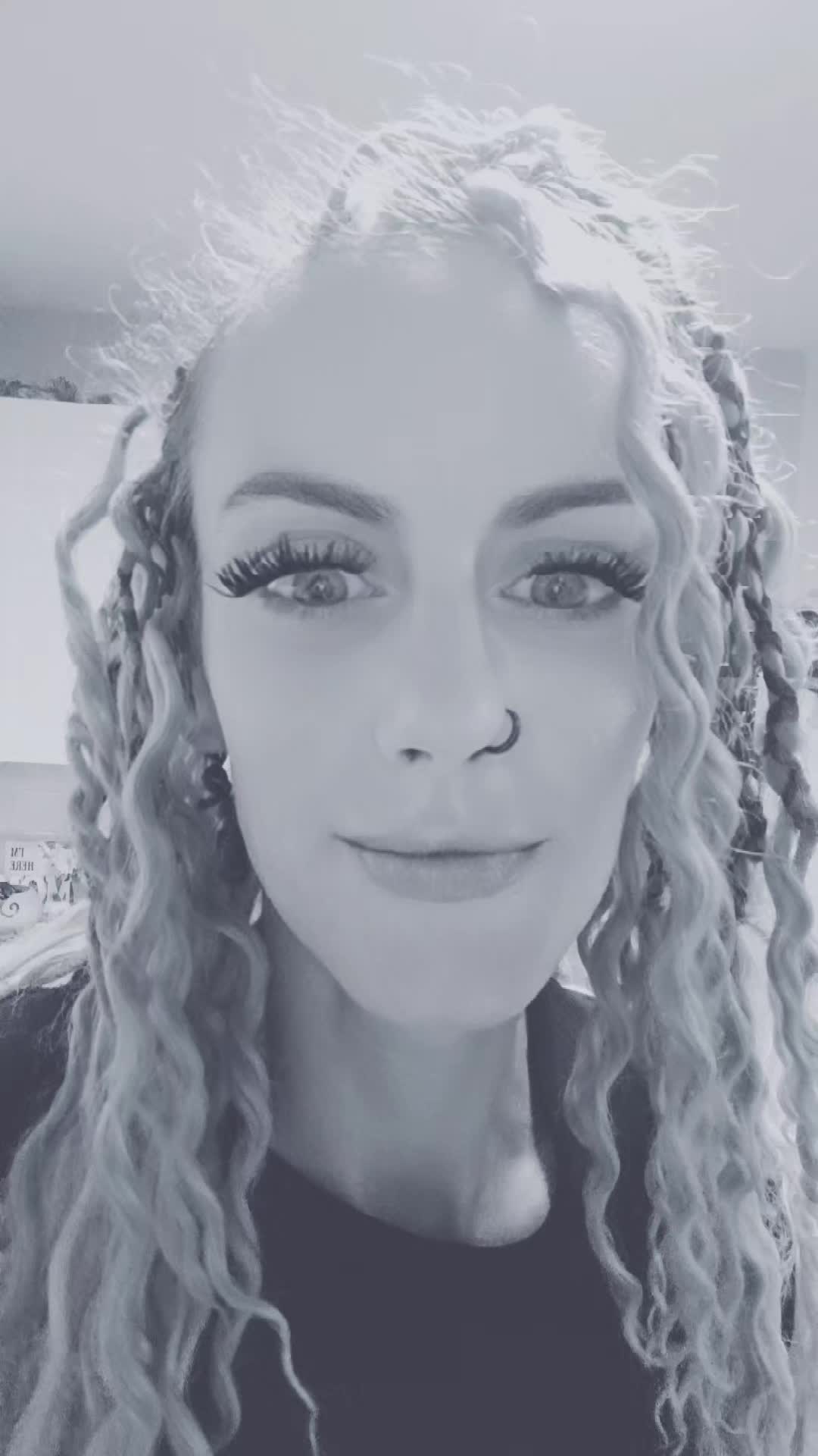 @No Drama Momma Llama 🇨🇦💜🦙