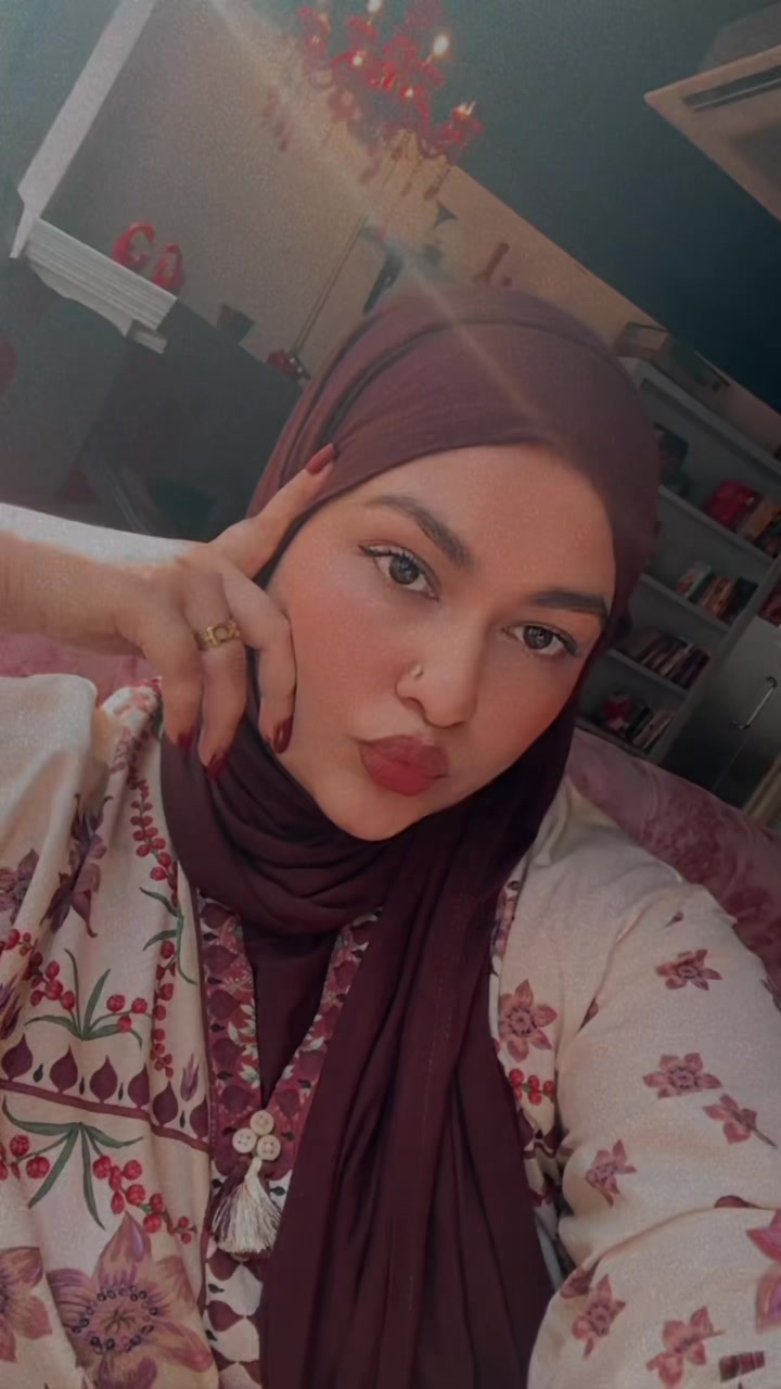 @𝓟𝓸𝓵𝔂🕊️