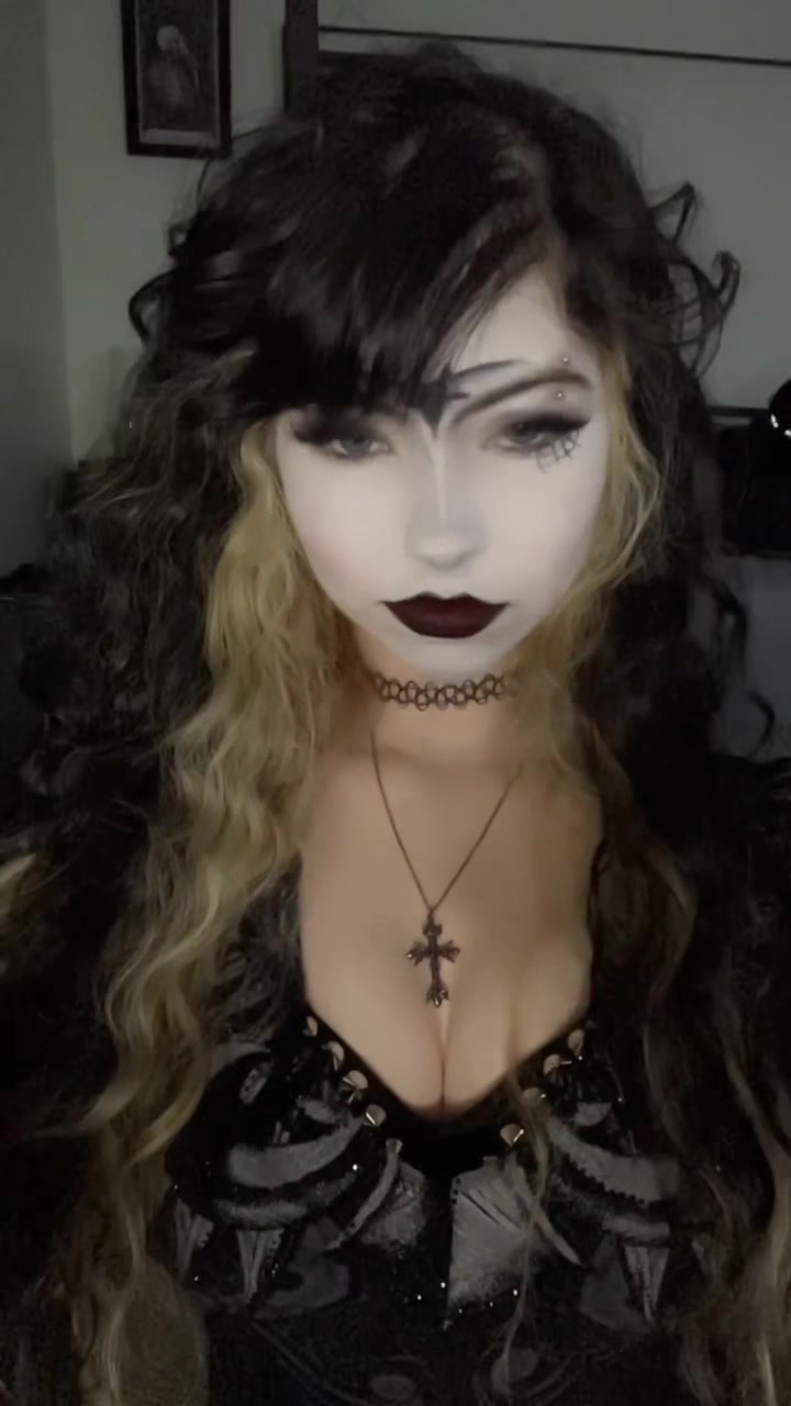 @Mae🦇