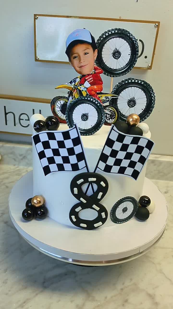 @AmazingCakesByYessy