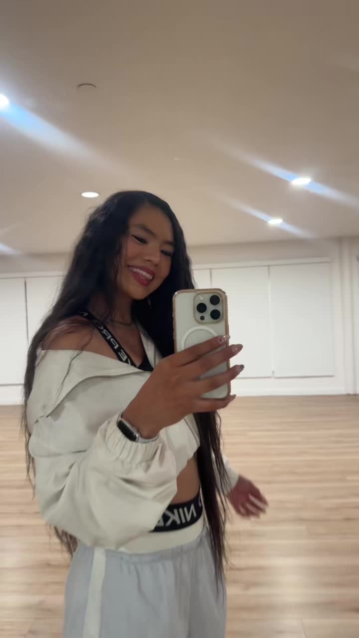 @𝒮𝓀𝓎𝑒~𝐵𝓁𝓊𝑒