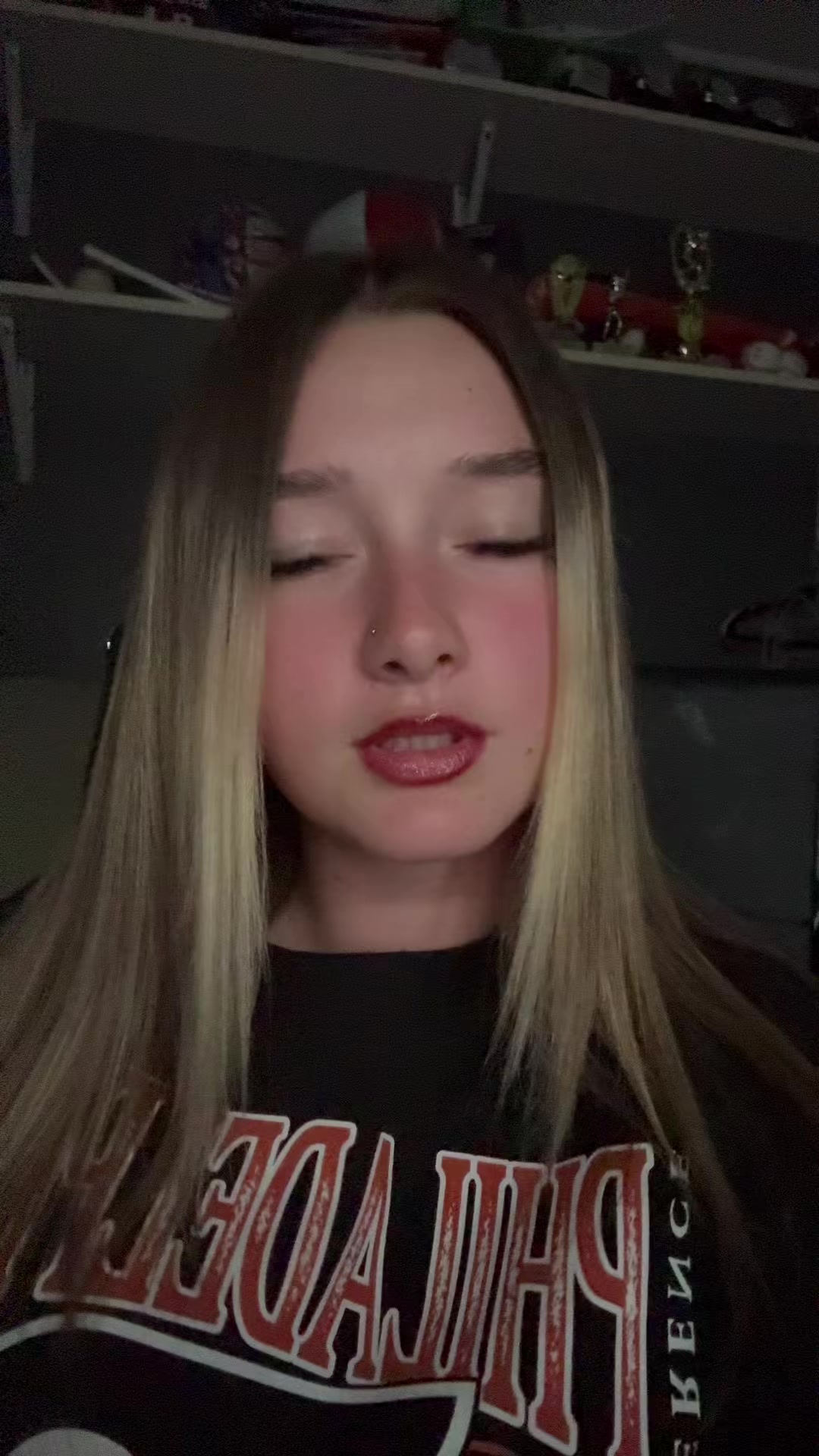 @⃟
