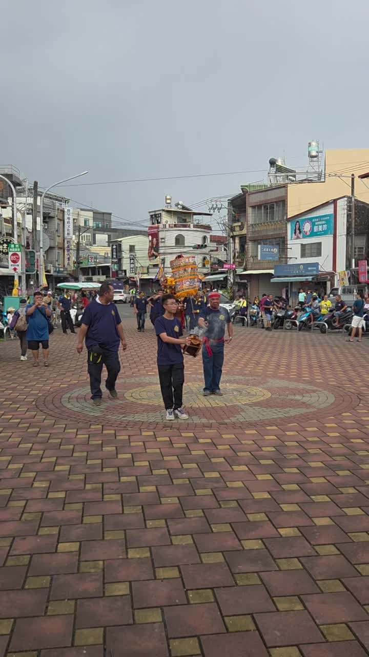 @帥哥跑廟會