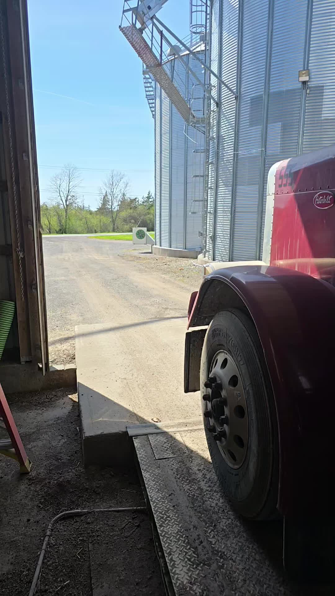 @Lonewolf_trucker