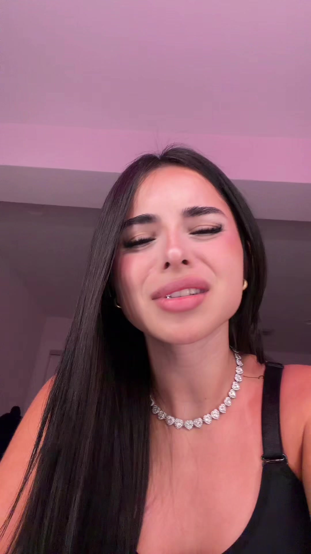 @vickyguez