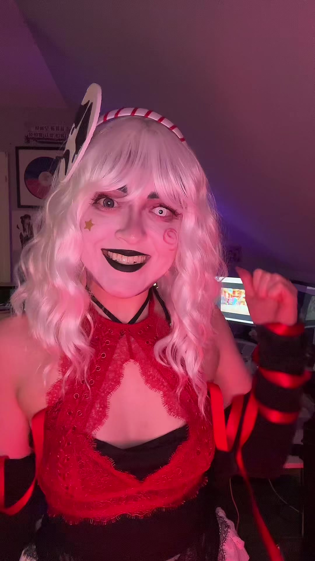 @hihillari