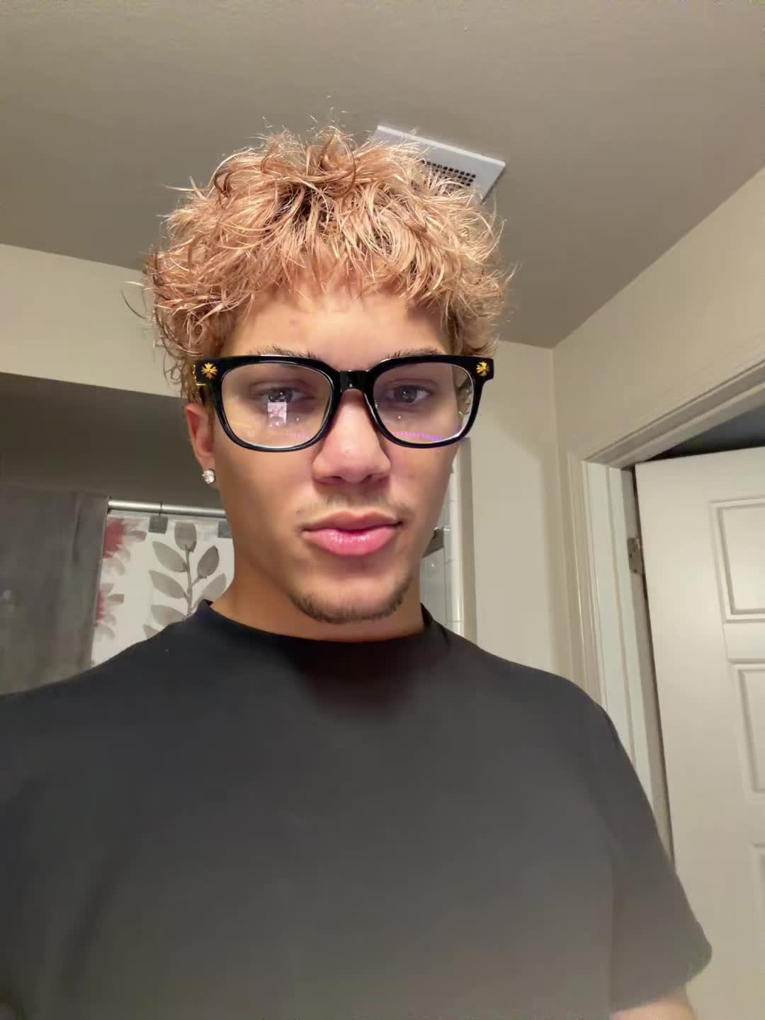 @︎ e