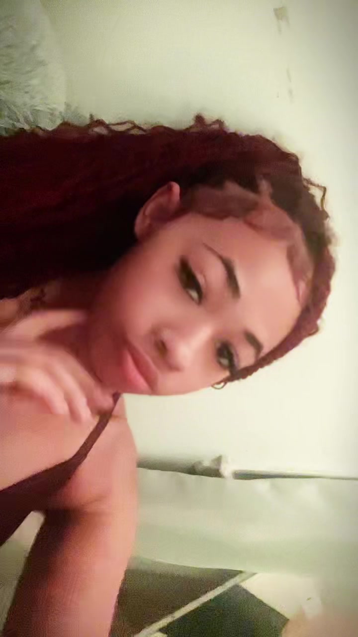 @yanababee🧟♀️.