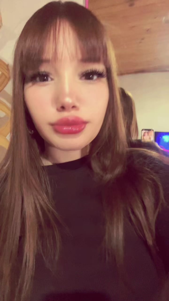 @larameza_