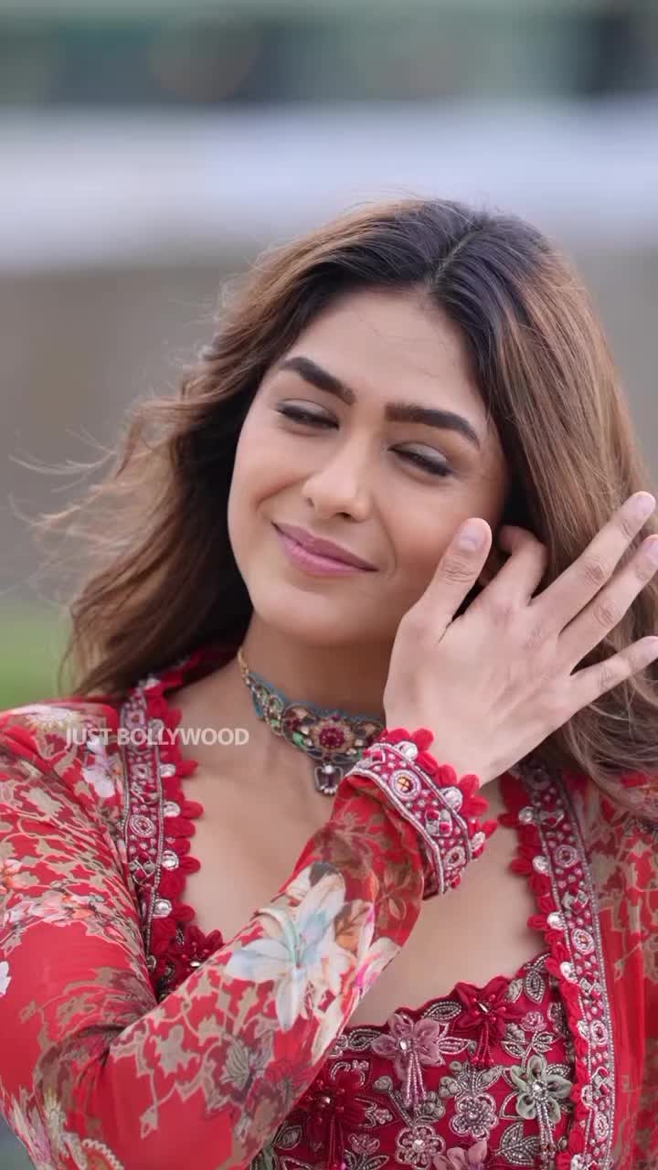 @Mrunal Thakur